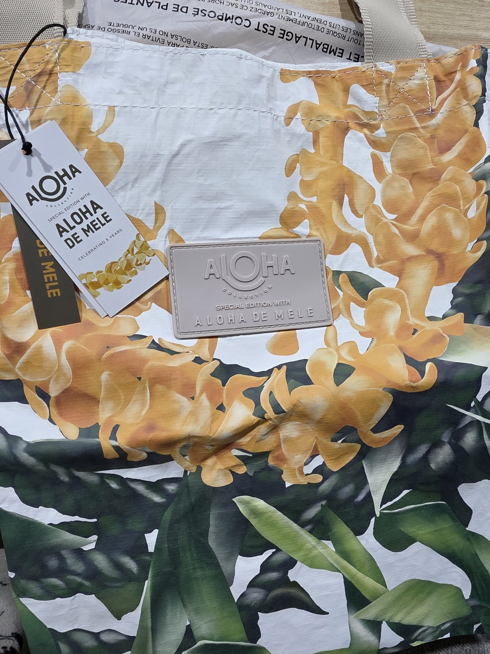 ALOHA Collection Aloha De Mele Holo Holo Tote - Picture 4 of 4